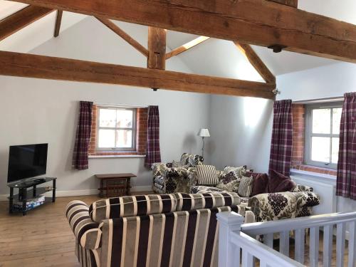The Granary, Wolds Way Holiday Cottages, spacious 3 bed cottage image three