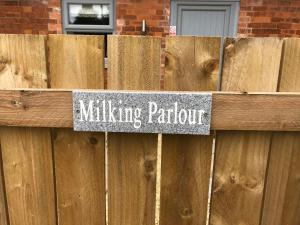 The Milking Parlour, Wolds Way Holiday Cottages, 1 bed cottage image two