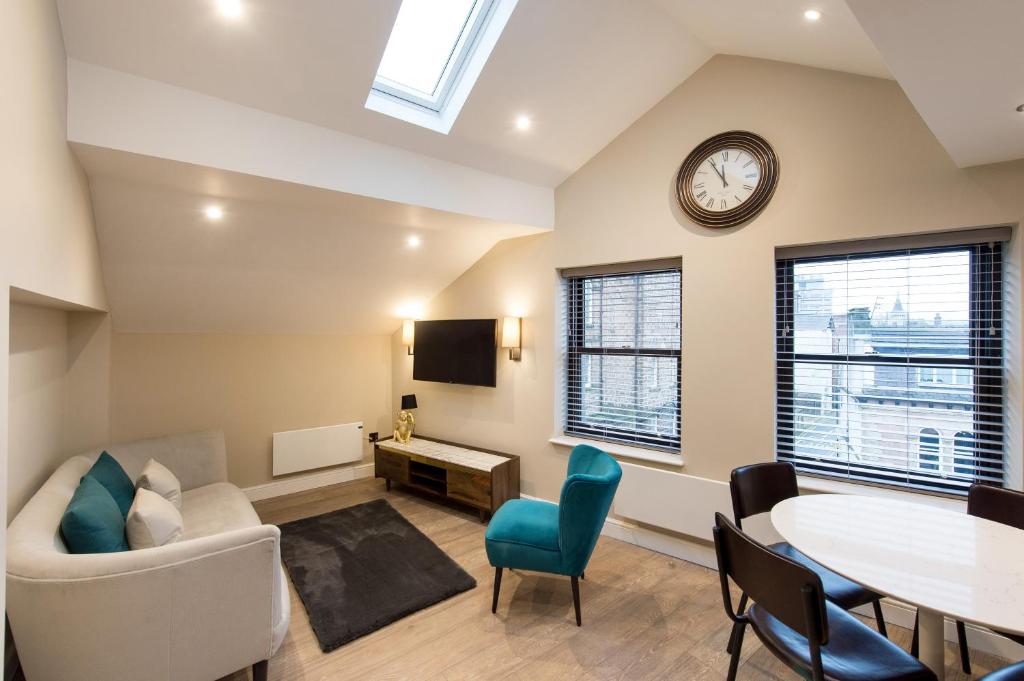 Cheltenham by Harrogate Serviced Apartments image one