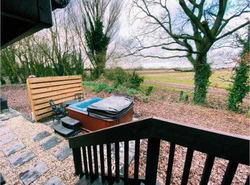 Squirrel Lodge at Owlet Hideaway - with Hot Tub, Near York image three