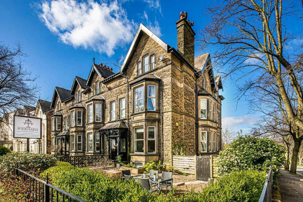 Fountains Guest House - Harrogate Stays image one