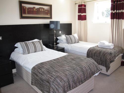 Churchill Two Bedroom Apartments with Free Parking and The Minster view image two