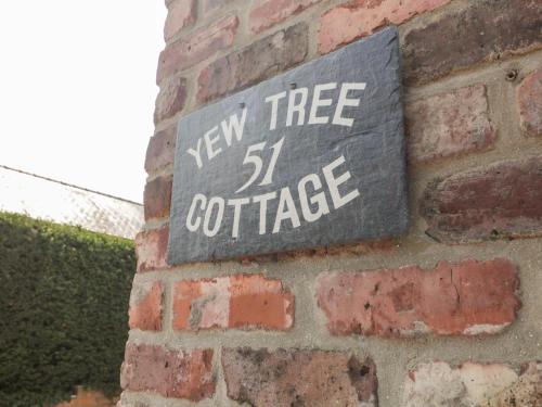 Yew Tree Cottage image three