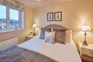 Host & Stay - Pecks Cottage image two