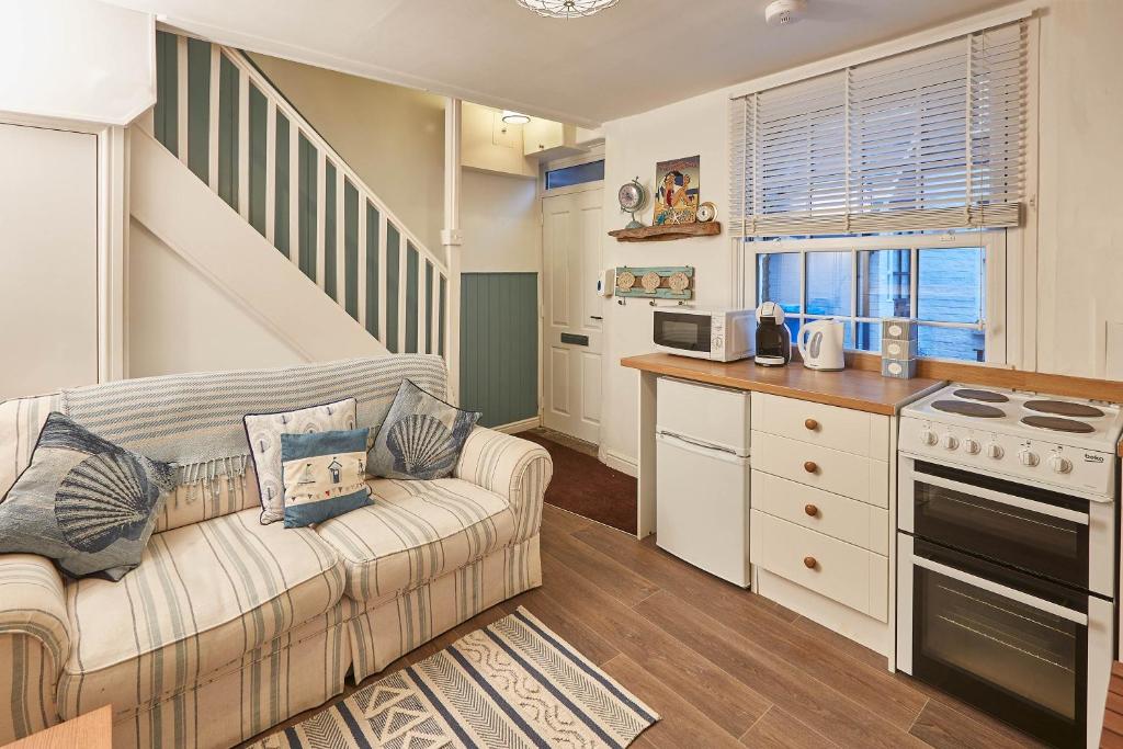 Host & Stay - Seashell Cottage image one