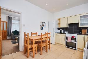 Comfortable 3 Bed Cottage in The Heart of Skipton image two
