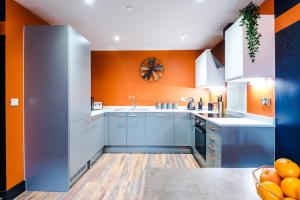 Exceptional Rated Apartment Sheffield image two