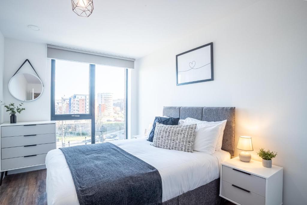 Great Central 2 Bed Apartments near City Centre Opulent Living Serviced Accommodation Sheffield image one