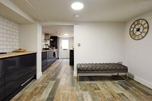 Coppergate Mews Apt 1 Stylish 2 bed 2 bath apartment private entrance Doncaster image two