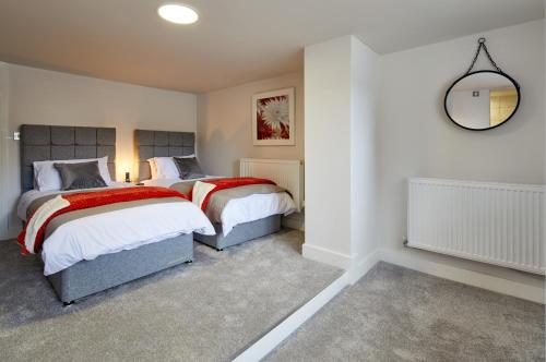 Coppergate Mews Apt 1 Stylish 2 bed 2 bath apartment private entrance Doncaster image three