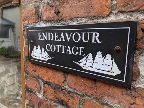 Endeavour Cottage Whitby sleeps 6 image three
