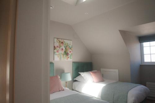 The Loft, Bootham House - luxury apartment with parking image three