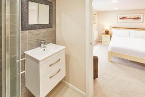 Host & Stay - Lobster Pot Apartment image two