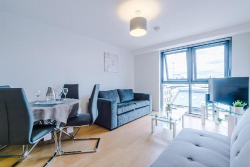 ✰OnPoint - MODERN 2 Bed Apartment Close To Centre✰ image three