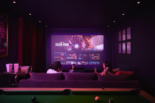 Haworth Home - Hot tub Cinema Games Room Sleeps 10 image three