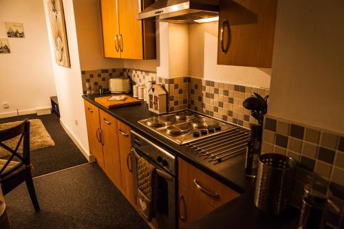 Station Suite – Simple2let Serviced Apartments image three