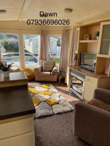 Remarkable 2-Bed Villa caravan in Driffield image two