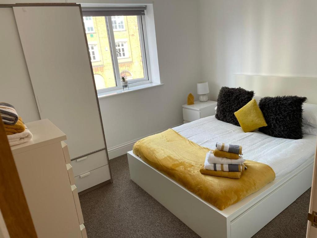 Best Priced Apartment In Hull 3 image one