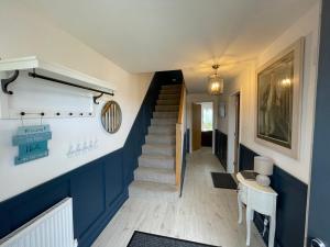 WHITBY-CAPTAINS HOUSE WHITBY - 4 bed Luxury Holiday Home image two