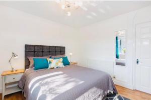 Beautiful 1-Bed Apartment in York near Gym image two