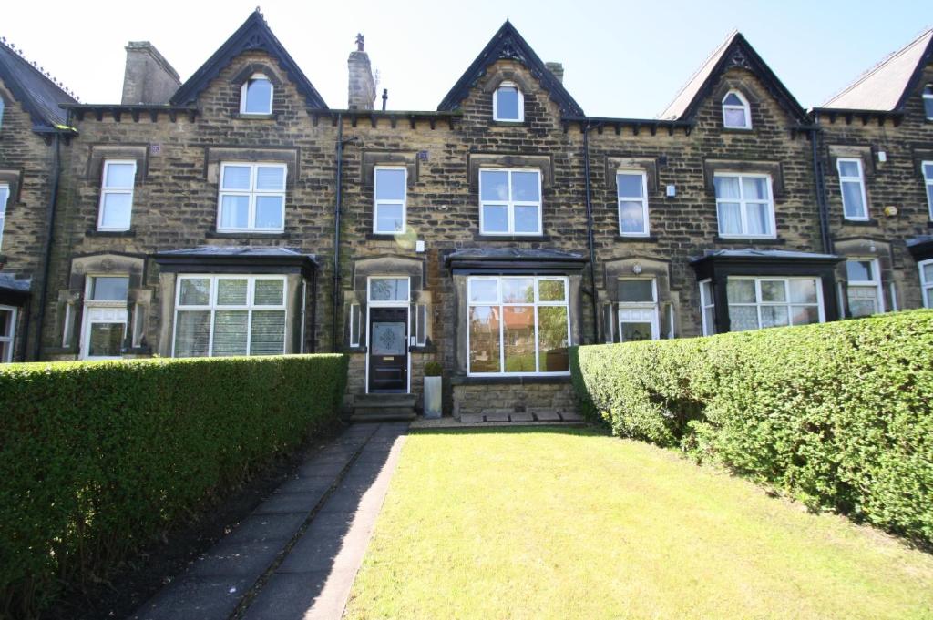 PARKHOUSE APARTMENTS LEEDS Stunning 1 bedroom apartment Roundhay Leeds image one