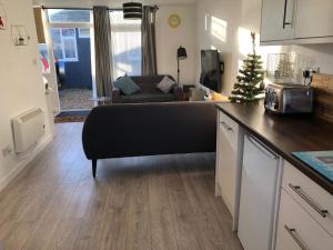 Pebbles 144 South Shore 2 bed chalet 2 dog friendly, sleeps 4 image two