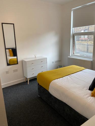 Ensuite Rooms near Universities & City Centre image three