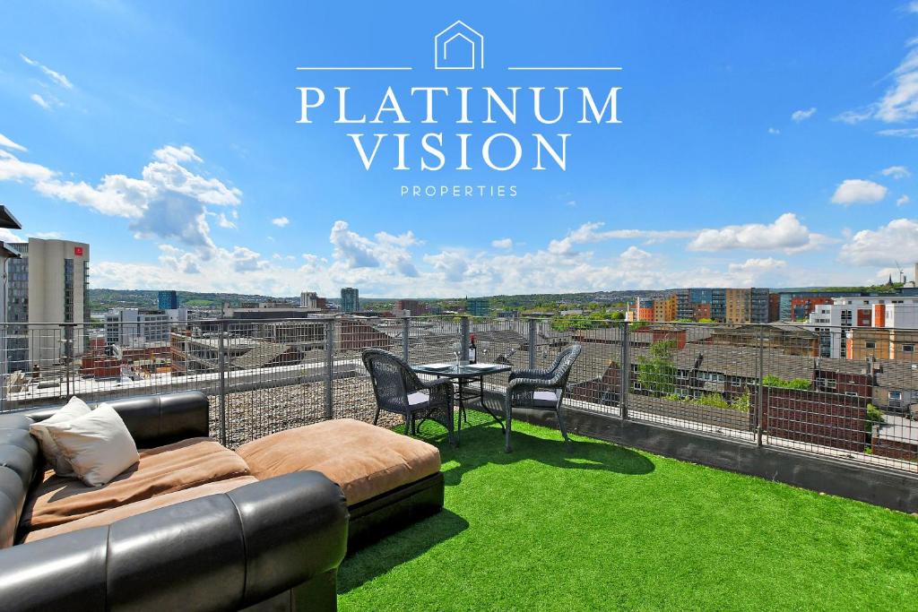 Sheffield Penthouse with Rooftop Terrace & FREE Parking image one