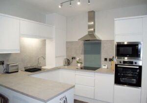Picture of Beautifully refurbished 2 bedroom self-contained apartment with secure parking