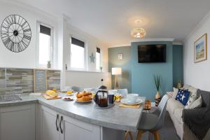 BAY VIEW Amazing SEA VIEWS!!! Yorkshire Coast Holiday Lets image two