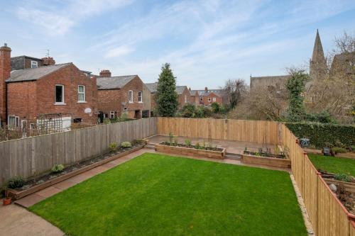 Pass the Keys High Spec 2 Bed House with Driveway and Garden image three