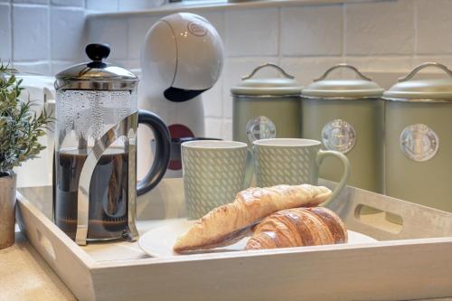 Kist Accommodates - Stylish Headingley Apartment image three