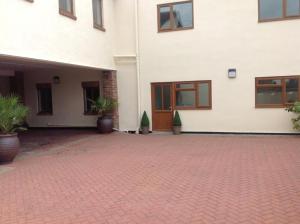 Courtyard Mews image two