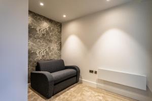 The Ebor Suite @ Ryedale House image two