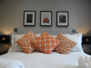 The Loft, The Quadrant, York - location, views and luxury with a parking space image two