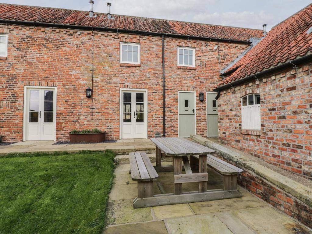 Cowper Cottage 2-bed image one