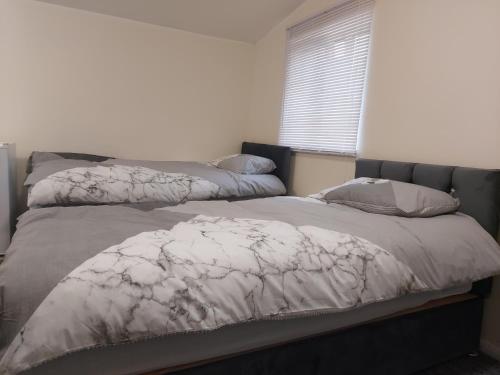 2-Beds Studio Located in Parkgate Rotherham image three