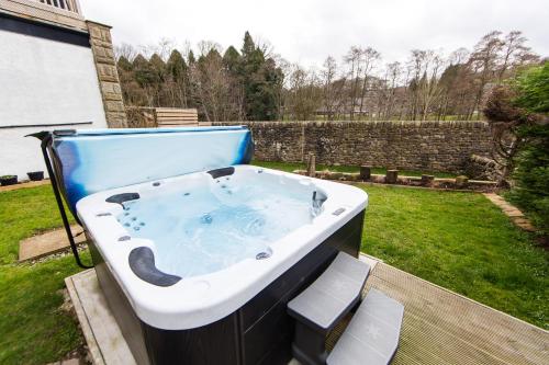 Nydsley Hall by Maison Parfaite - 4 Luxury Apartments - 2 with Hot Tubs image three