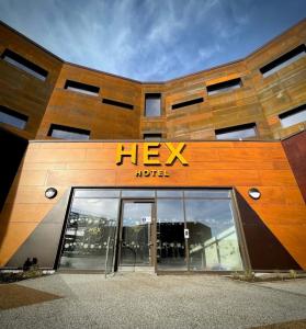 Picture of Hex Hotel at Yorkshire Wildlife Park