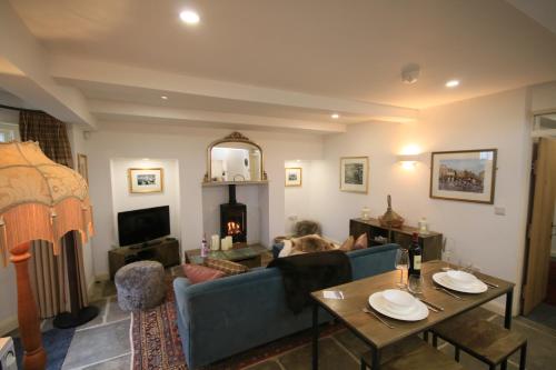 The Old Scullery, Cosy Stylish Apartment for two on Harrogate's Iconic Stray image three