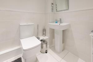 Southbank Leeds Apartment. New! With Free Parking image two