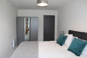 Luxury Serviced Apartments image two