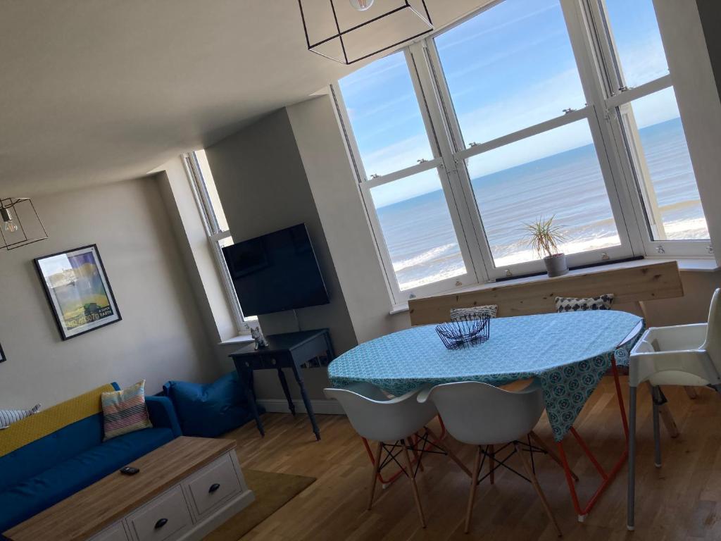 SEAVIEW North Bay Holiday Home Apartment Scarborough image one