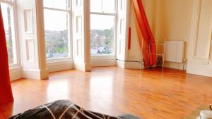 Full nature views Whitby dancinglivingroom French flat image two