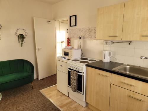 Sea side flat 5 with fast WIFI and free PARKING image three