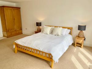 Rye Court Cottage - Stunning cottage in central Helmsley with parking image two