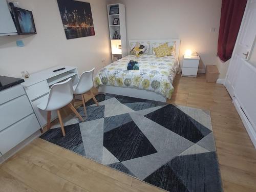 Lovely studio-flat with free parking, free WiFi. image three