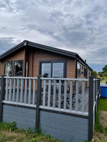 Brand new 2 bedroom luxury lodge sleeps 6 image one