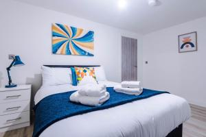 Stylish one bedroom apartment in Bradford - sleeps 4 image two