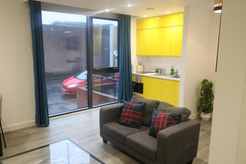 Lovely studio apartment in Sheffield image three